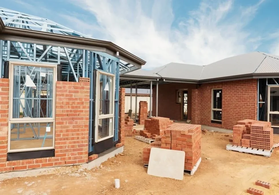 New-House-Construction-with-Latest-Design-Style-in-South-London Modern new house construction with latest architectural design style in London.